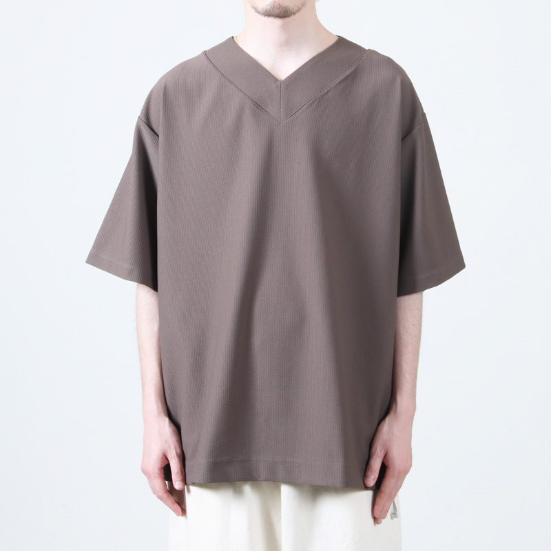 CURLY(꡼) SEERSUCKER V-NECK TEE