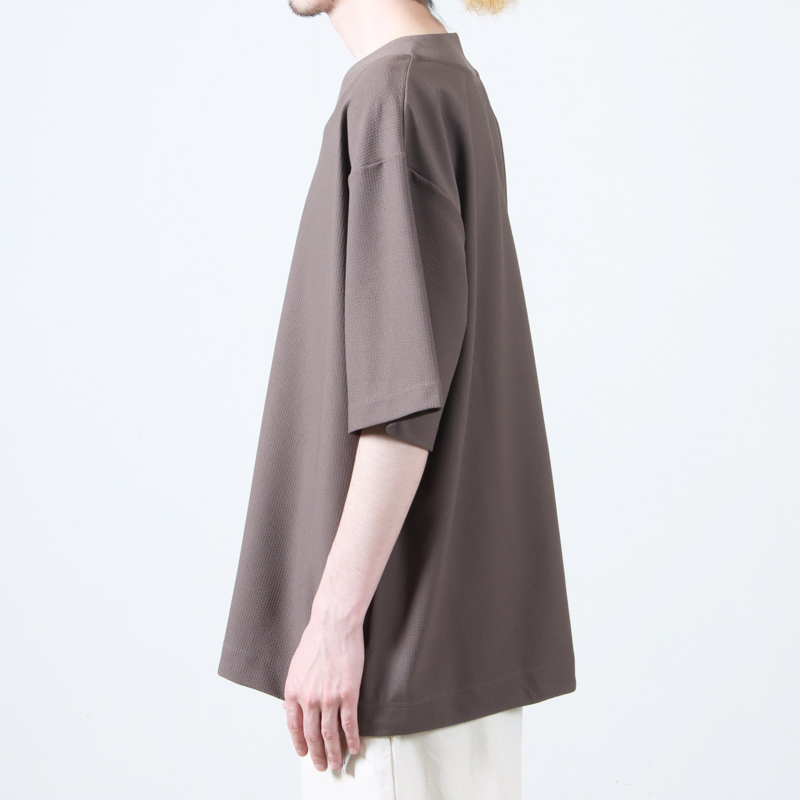 CURLY(꡼) SEERSUCKER V-NECK TEE