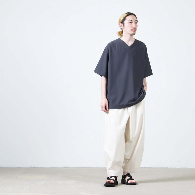 CURLY(꡼) SEERSUCKER V-NECK TEE