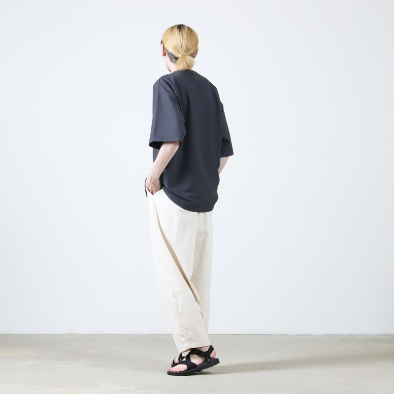 CURLY(꡼) SEERSUCKER V-NECK TEE