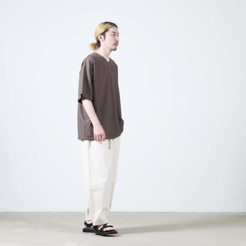 CURLY(꡼) SEERSUCKER V-NECK TEE