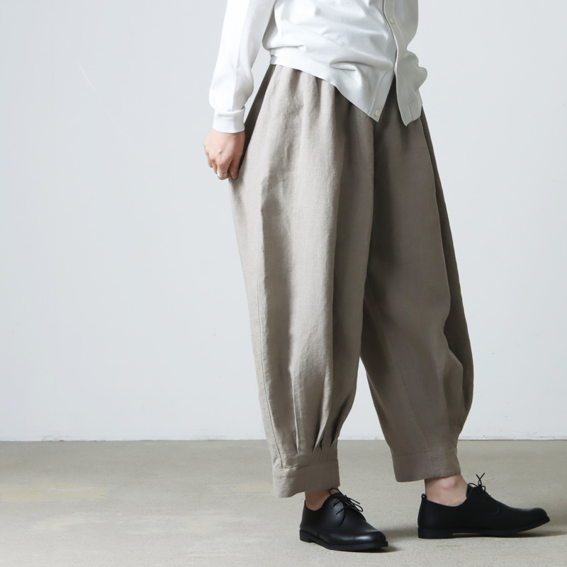 Oval Irish Linen Tapered Tuck Pants