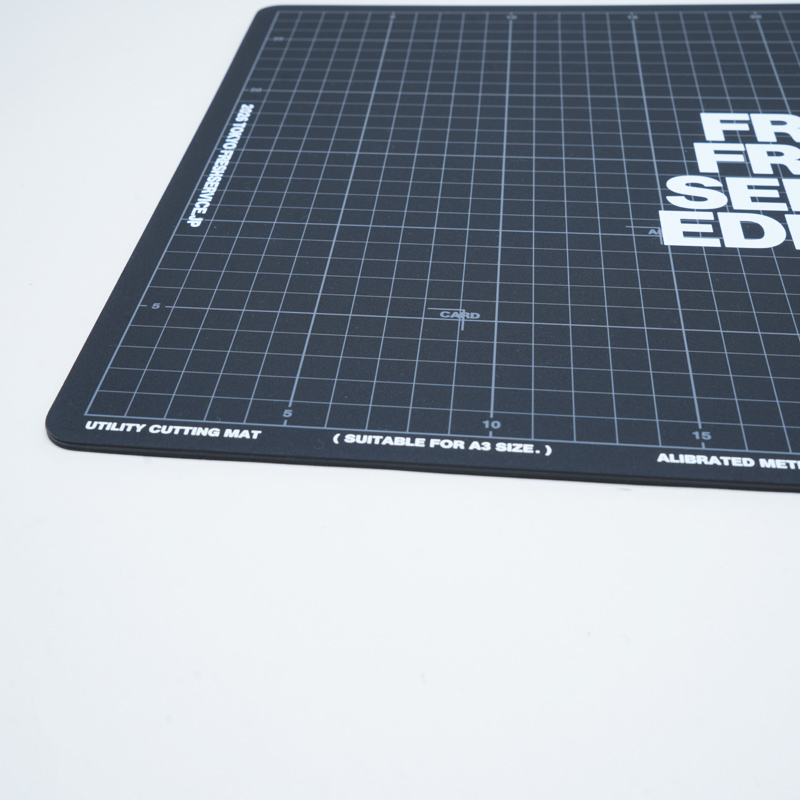 Fresh Service(�ե�å��奵���ӥ�) UTILITY CUTTING MAT FE MONOGRAM