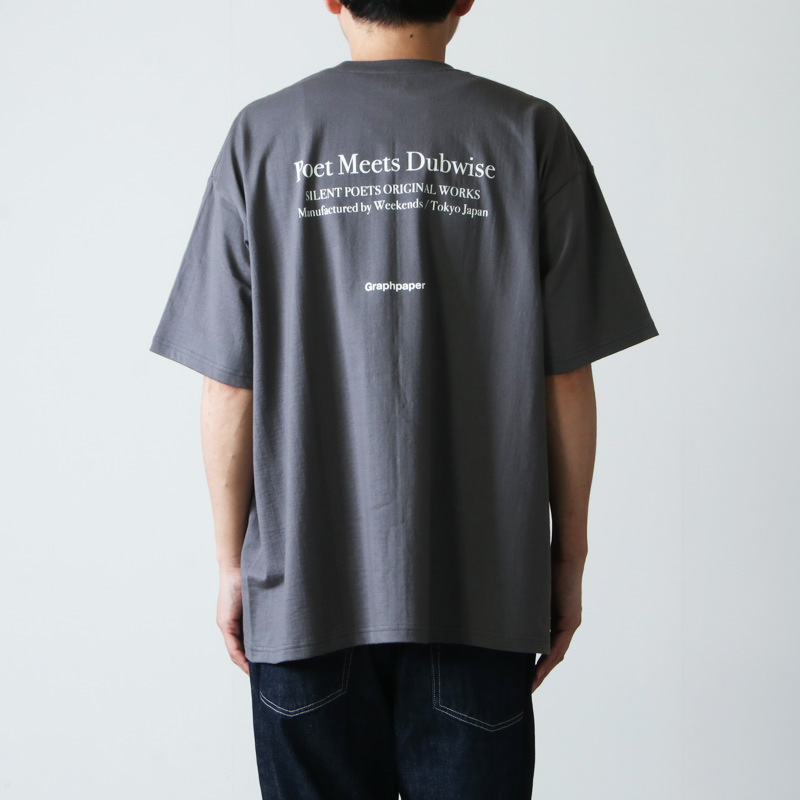Graphpaper Poet Meet Tシャツ メンズ プリントT グレー - Tシャツ
