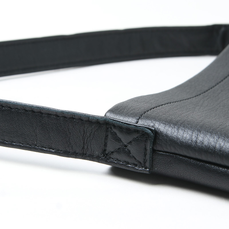 Hender Scheme (エンダースキーマ) cow shoulder small / カウ