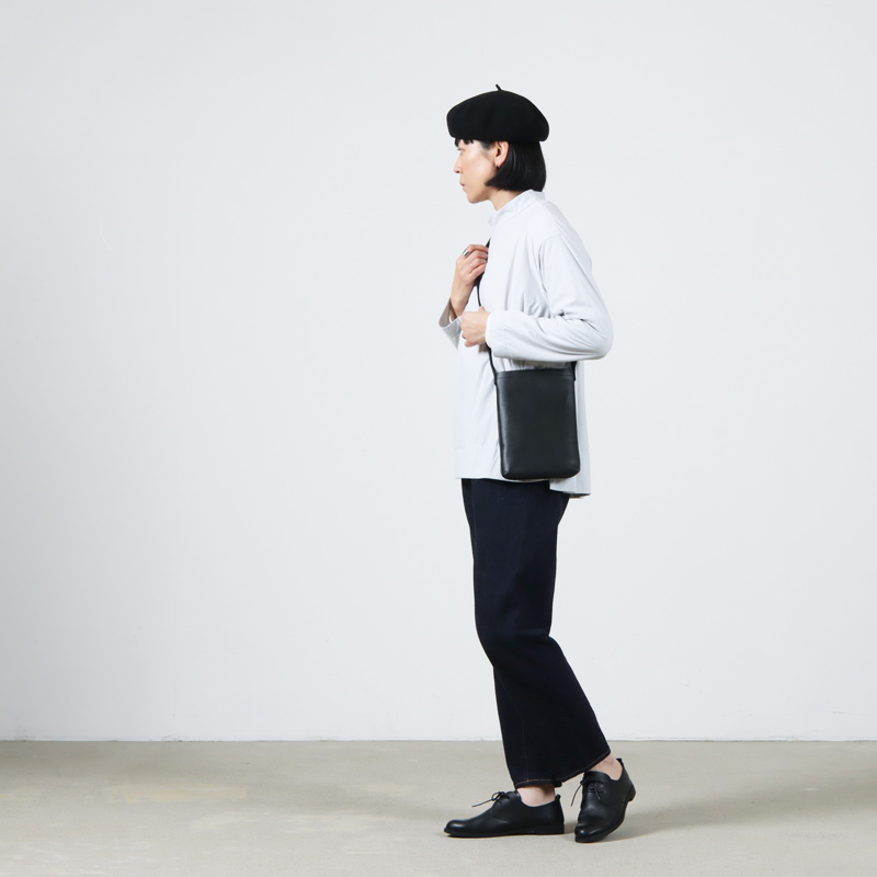 エンダースキーマ Hender Scheme カウショルダー スモールブラック Hender Scheme (エンダースキーマ) cow shoulder small / カウ