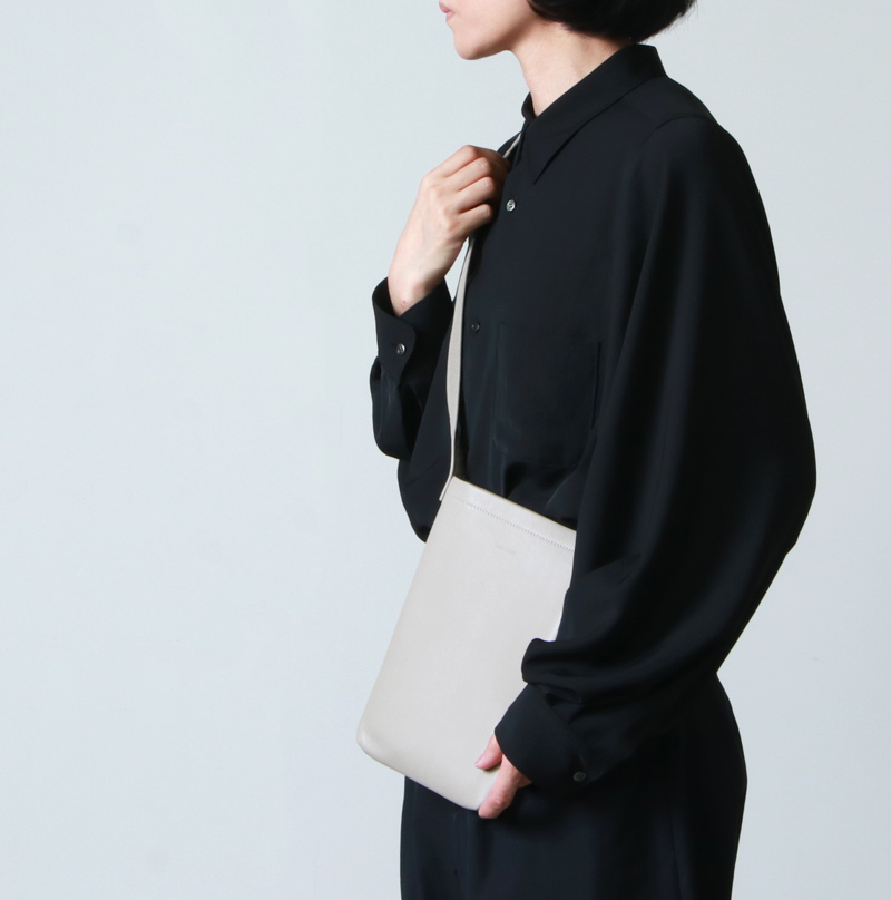 Hender Scheme (エンダースキーマ) cow shoulder small / カウ