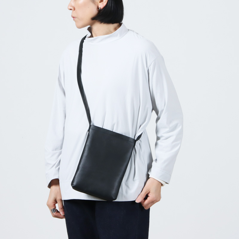 エンダースキーマ カウ ショルダー スモール ブラック Hender Scheme (エンダースキーマ) cow shoulder small / カウ