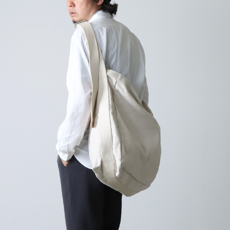 永遠の定番モデル スキマ cow shoulder bag
