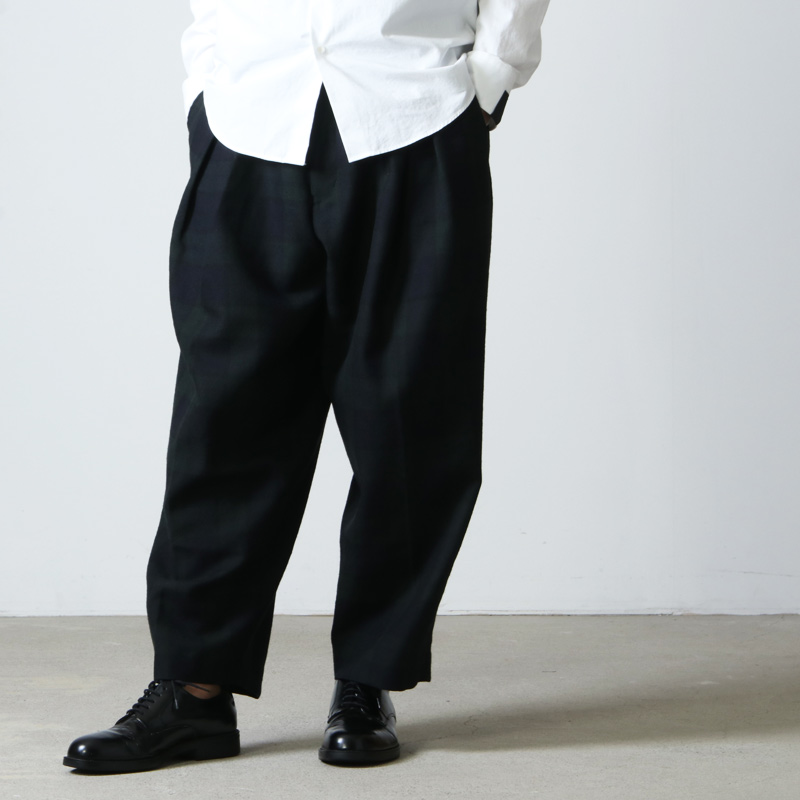 is-ness (イズネス) WOOL TUCK TROUSERS