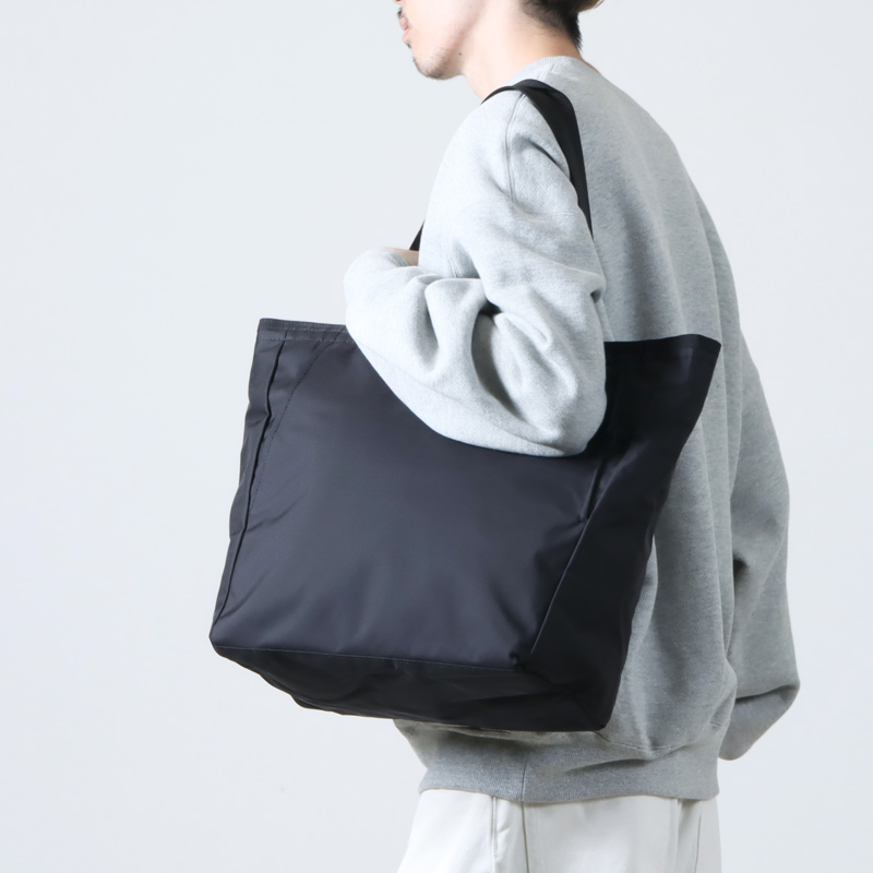 MONOLITH(Υꥹ) TOTE STANDARD HEXA M BLACK