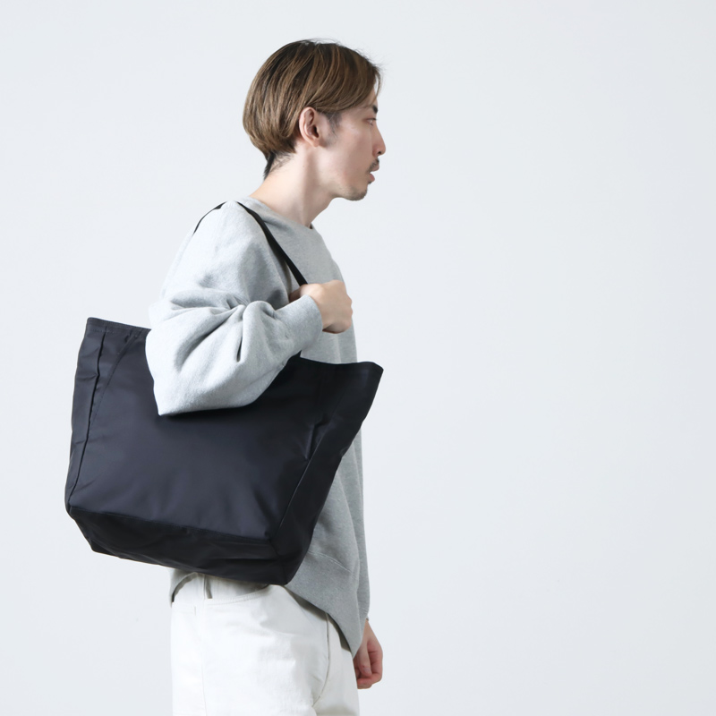 MONOLITH(Υꥹ) TOTE STANDARD HEXA M BLACK