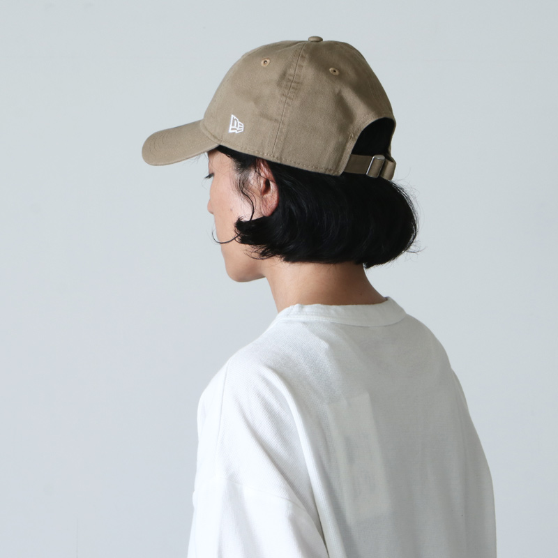 NEW ERA (ニューエラ) 920 NEYYAN MICRO BKHA SWHI / 920 ニューヨーク・ヤンキース マイクロロゴ  ブリティッシュカーキ