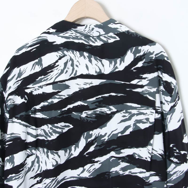 TAKAHIROMIYASHITATheSoloist.(ҥߥ䥷) hawaiian shirt.(tiger camouflage)