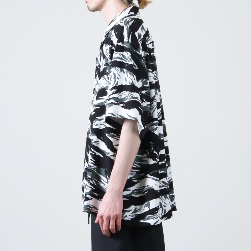 TAKAHIROMIYASHITATheSoloist.(ҥߥ䥷) hawaiian shirt.(tiger camouflage)