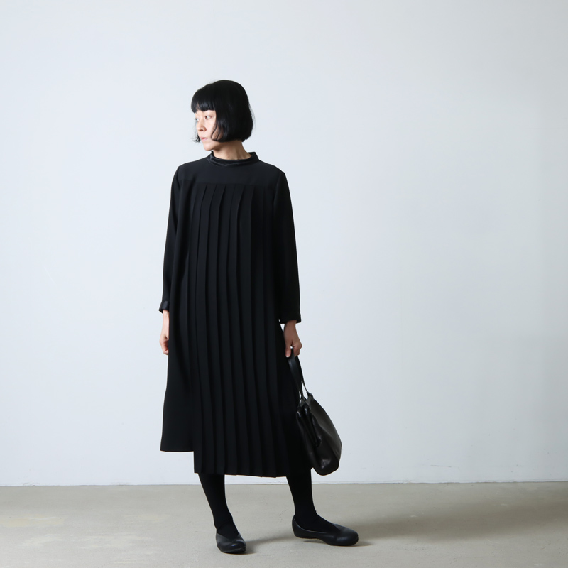 whyto(ۥ磻) ASYMMETRY PLEATS DRESS