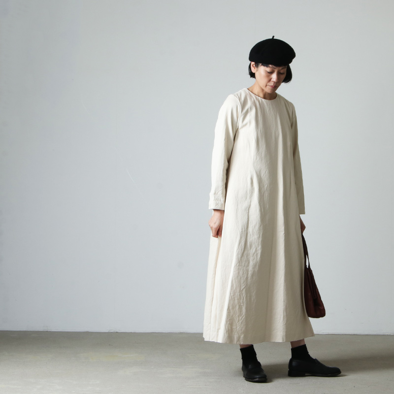 YAECA(䥨) WRITE A LINE DRESS