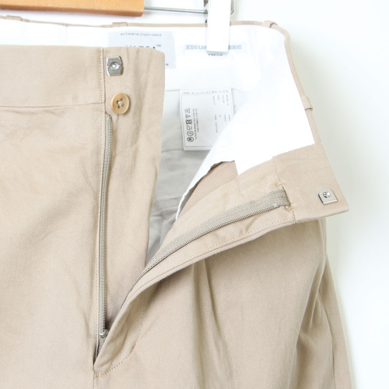 YAECA - ヤエカ CHINO CLOTH PANTS TUCK TAPERED パンツの+urbandrive